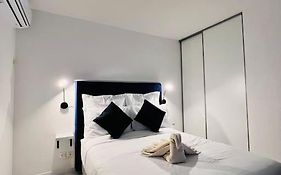 T1 - Le Papangue 5* - Neuf, Vue Jardin, 8' Airport